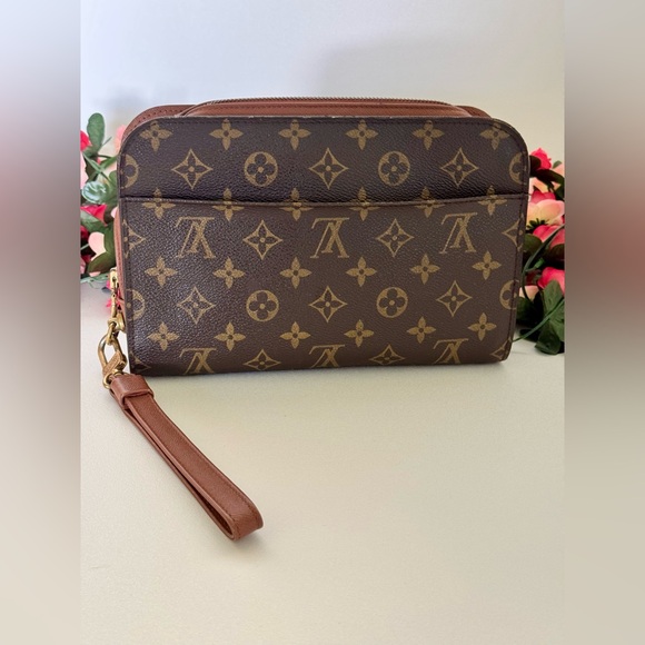 Louis Vuitton Monogram Orsay Clutch 🤎🤎 - Picture 2 of 16